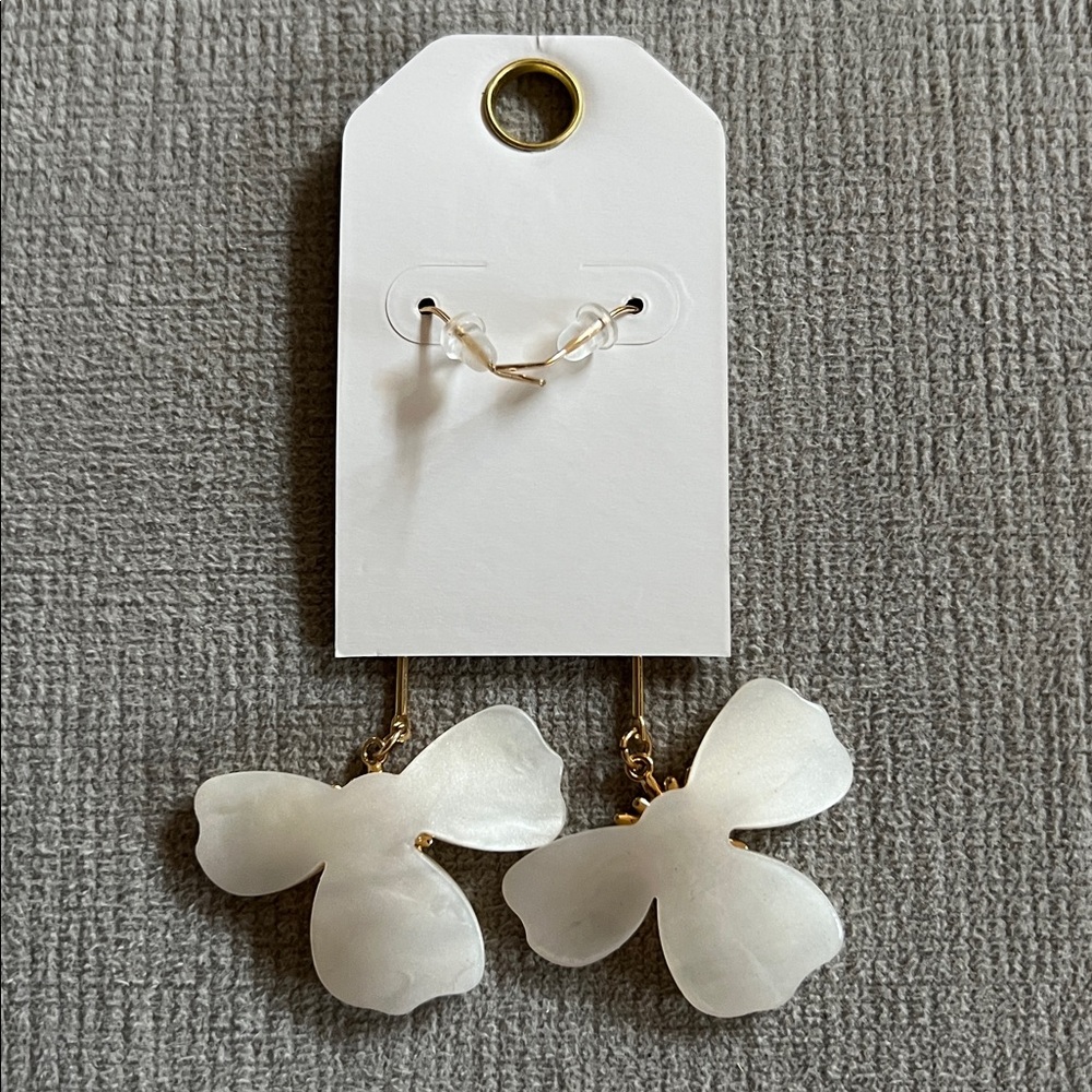 POSH White Pearl Floral Drop Earrings with Gold Centers - Picture 3 of 3